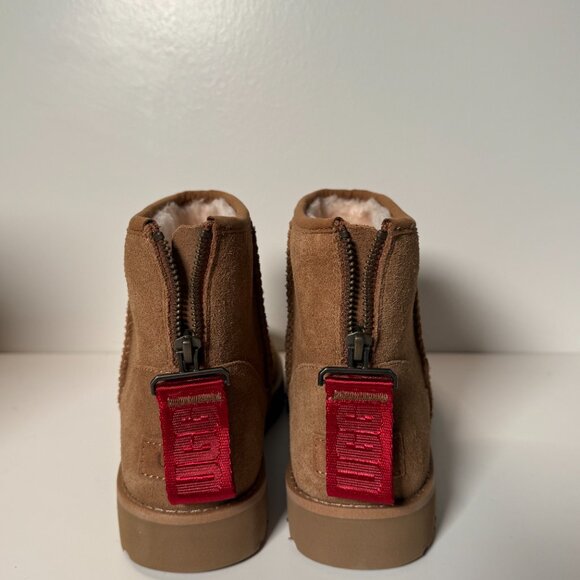 UGG Classic Mini Logo Zip - W7 - Picture 3 of 9